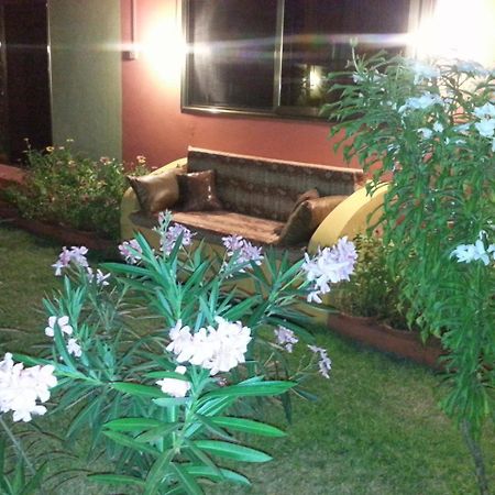 Hotel Golden Lilies Kokrobite Zewnętrze zdjęcie