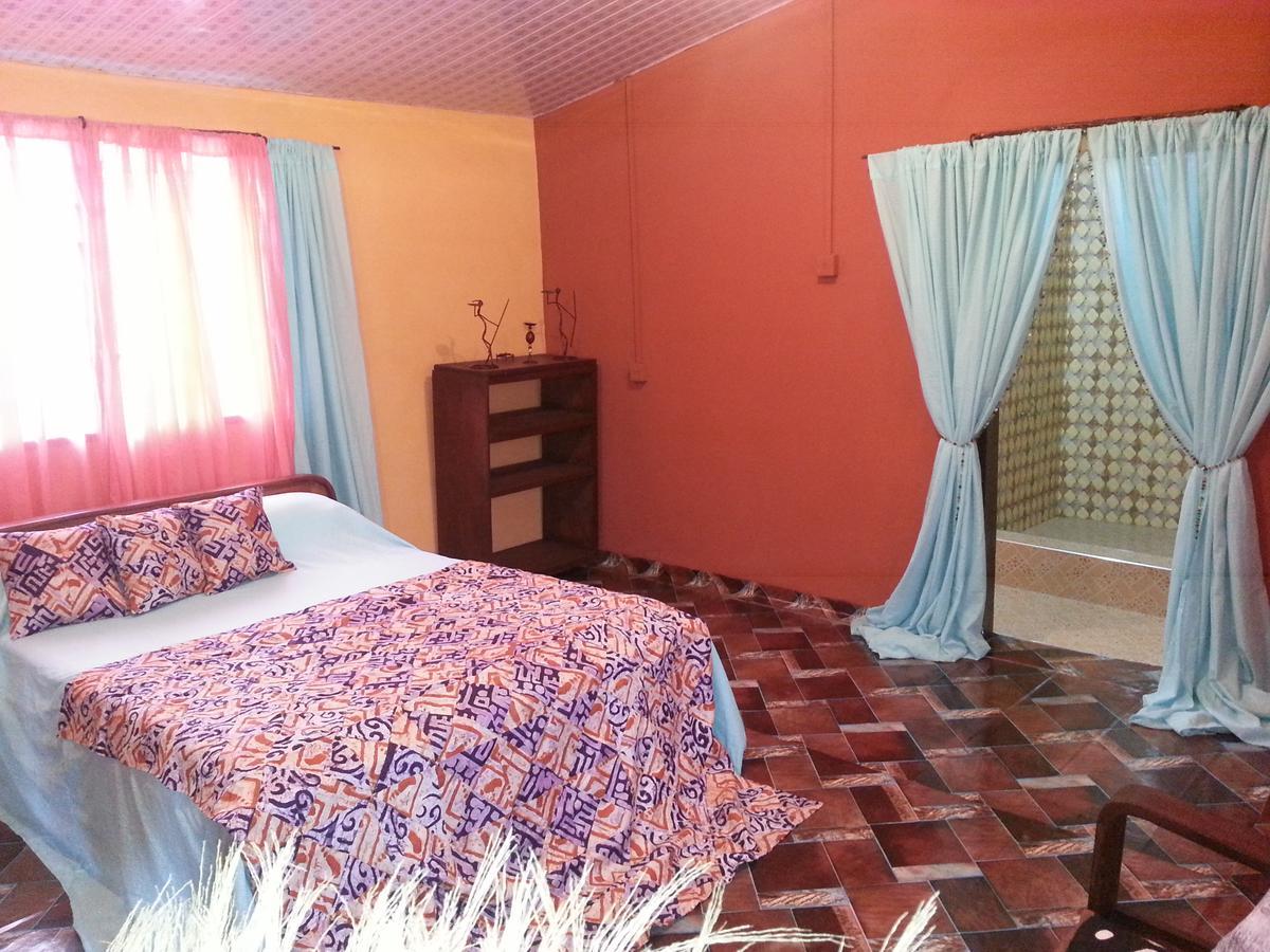 Hotel Golden Lilies Kokrobite Zewnętrze zdjęcie