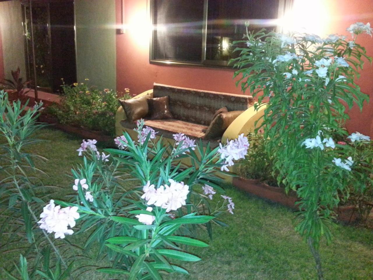 Hotel Golden Lilies Kokrobite Zewnętrze zdjęcie